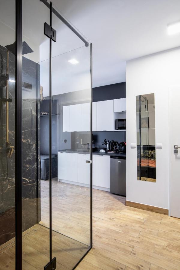 Wyjatkowy Apartament Z Prysznicem Posrodku Na Wyjatkowe Wieczory - Dostep Na Kod, Parking Lodz  Ngoại thất bức ảnh