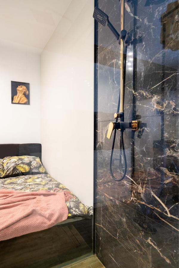 Wyjatkowy Apartament Z Prysznicem Posrodku Na Wyjatkowe Wieczory - Dostep Na Kod, Parking Lodz  Ngoại thất bức ảnh