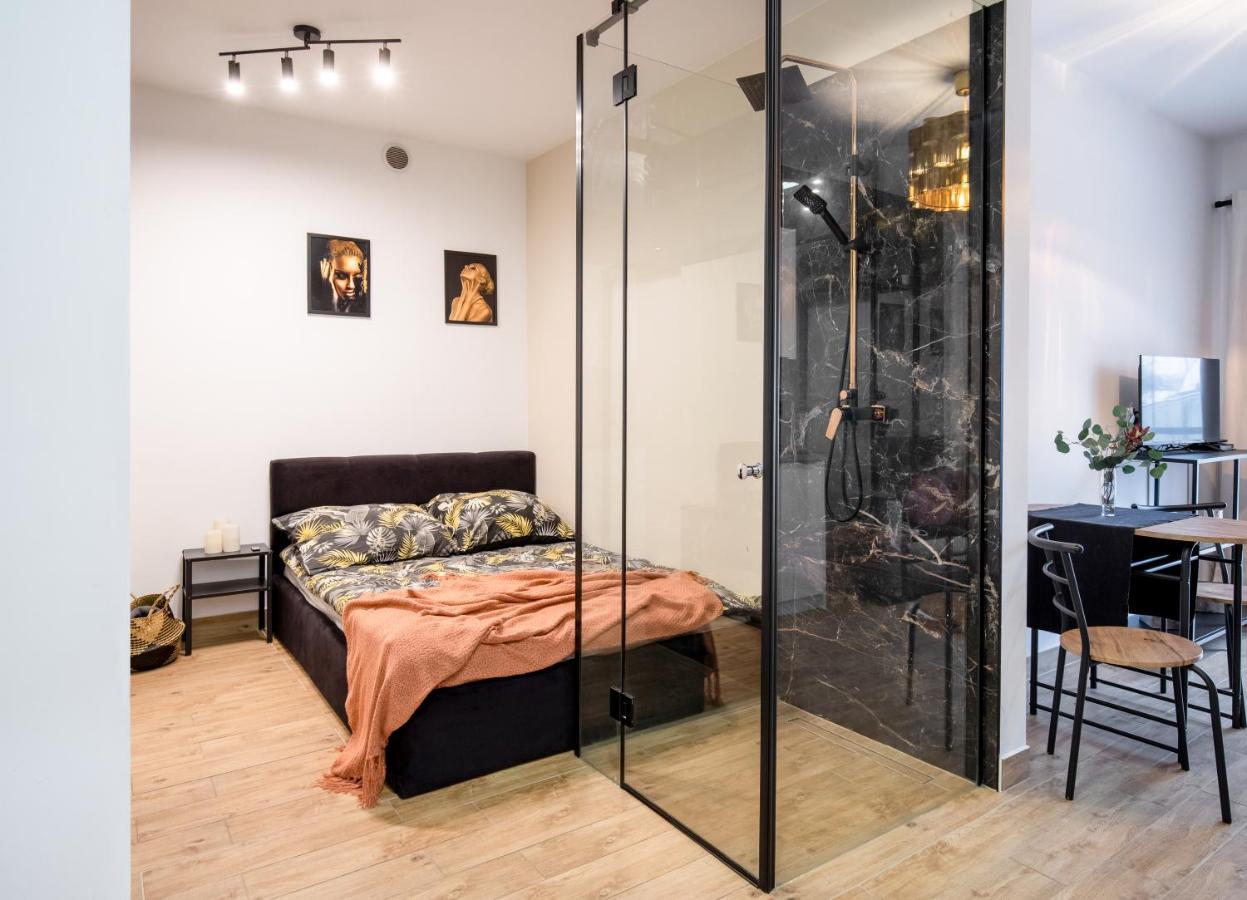 Wyjatkowy Apartament Z Prysznicem Posrodku Na Wyjatkowe Wieczory - Dostep Na Kod, Parking Lodz  Ngoại thất bức ảnh